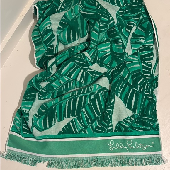 Lilly Pulitzer Green Leaf Print Towel - Picture 2 of 2